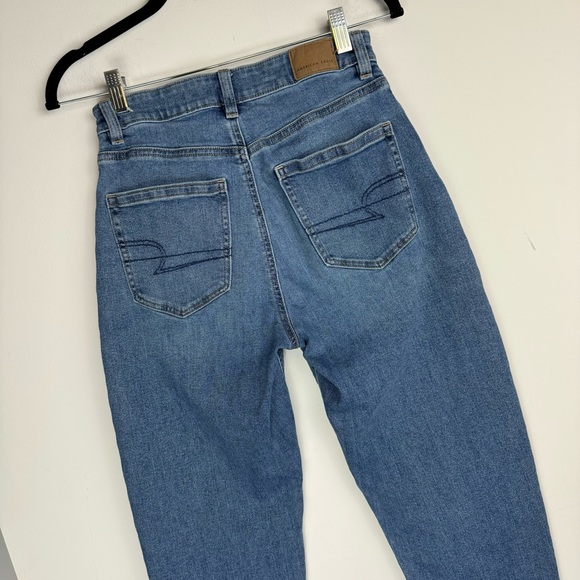American Eagle Mom Jeans Sz 2 Medium Wash Solid Stretch High Rise - Picture 8 of 12